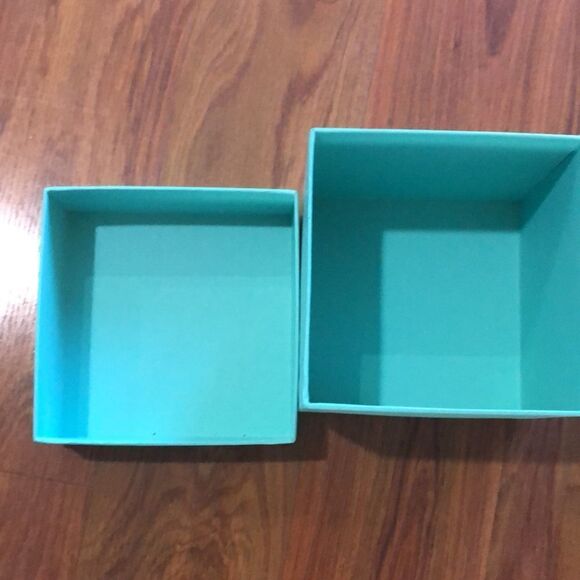 Tiffany large blue box. - Picture 3 of 5
